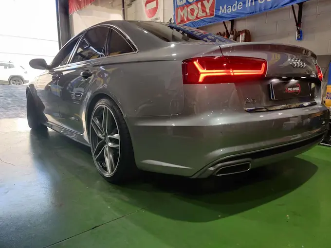 Interior del taller Pro Speed Garage